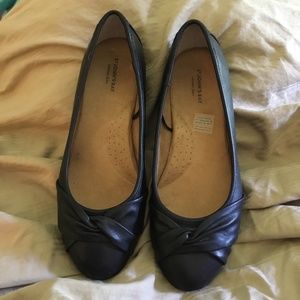 Flat dress shoes